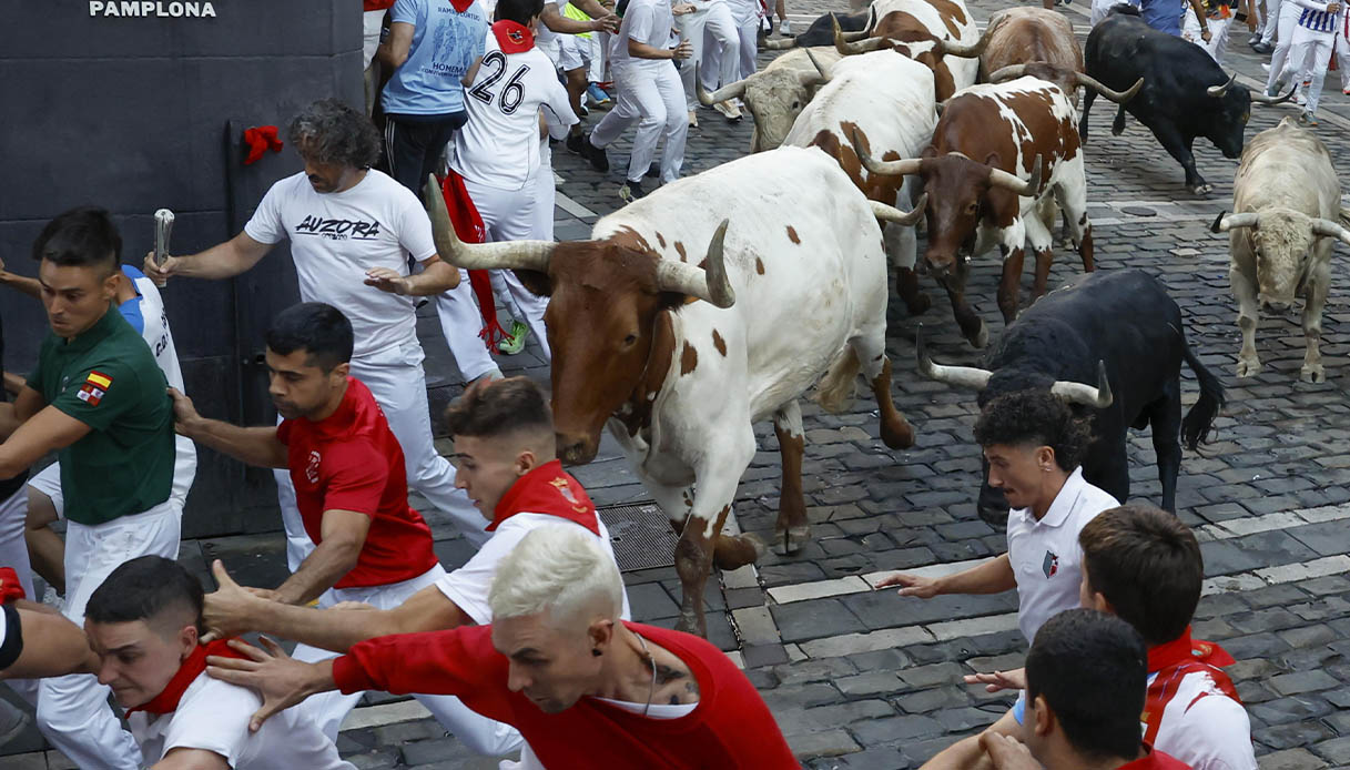 san ferm237n 2026 5 feriti nella corsa inaugurale dei tori a pamplona 232 durata poco pi249 di 2 minuti il video da Virgilio.it san ferm237n 2026 5 feriti nella corsa inaugurale dei tori a pamplona 232 durata poco pi249 di 2 minuti il video