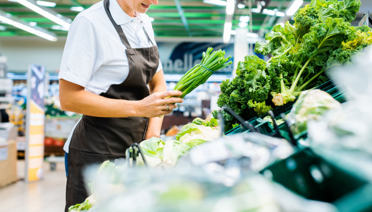 https://wips.plug.it/cips/notizie.virgilio.it/cms/2026/07/supermercato-turno-lavoro-caregiver.jpg
