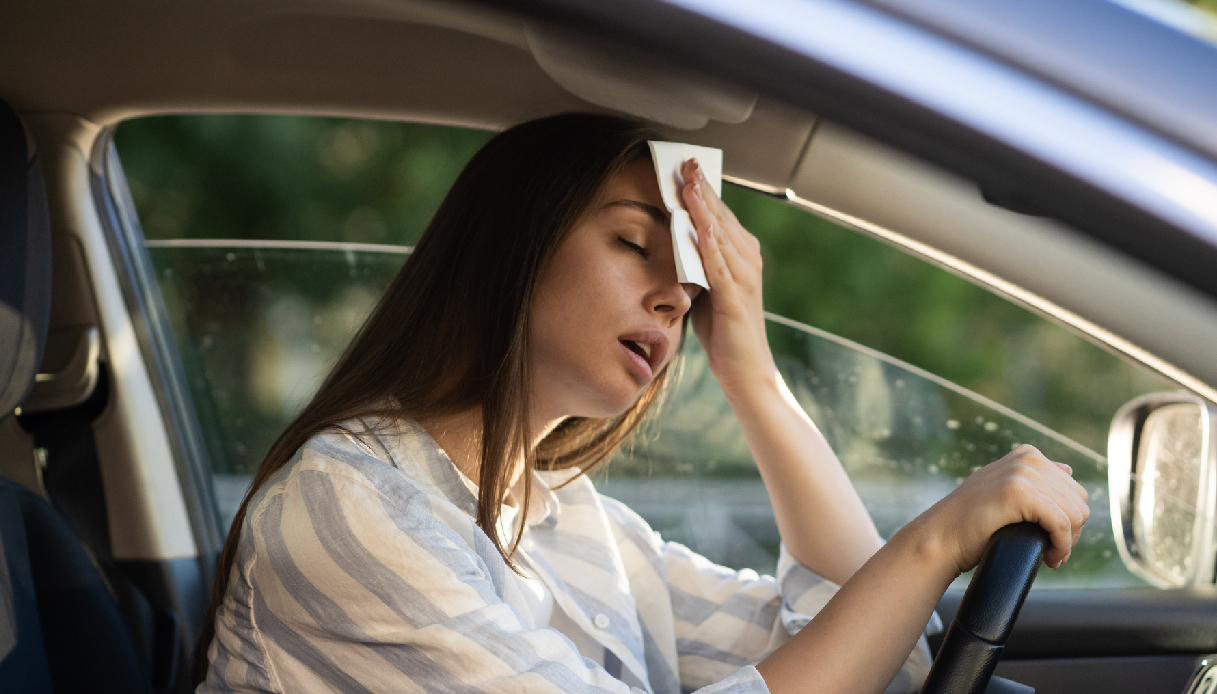 https://wips.plug.it/cips/notizie.virgilio.it/cms/2026/07/tappo-di-sughero-auto-caldo.jpg