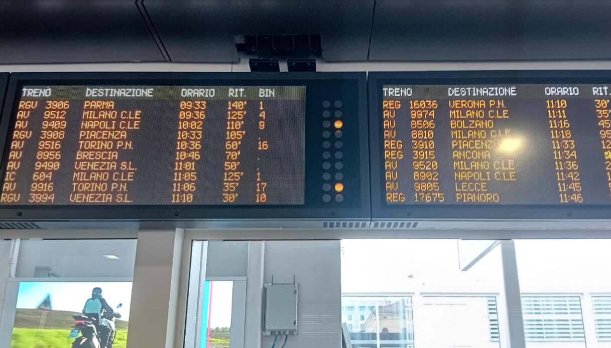 Treni sospesi in tutta la Calabria, stop alla circolazione ferroviaria per via di cavi tagliati in vari punti