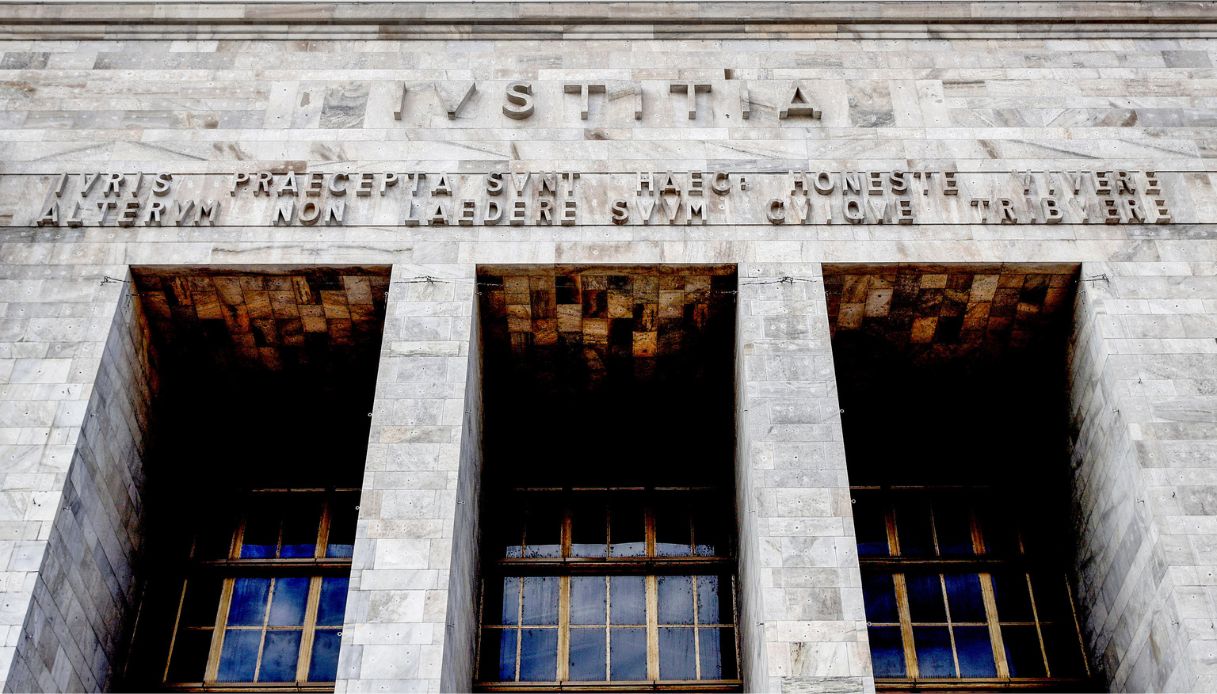 dipendente tribunale di milano nei guai il modulo da 1 milione e l ombra del clan condello della ndrangheta da Virgilio.it dipendente tribunale di milano nei guai il modulo da 1 milione e l ombra del clan condello della ndrangheta