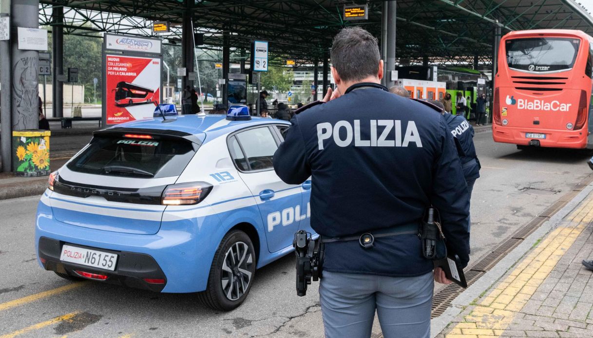 A Milano San Siro 55enne aggredito con 20 coltellate alle spalle senza motivo, è grave: fermato un 22enne