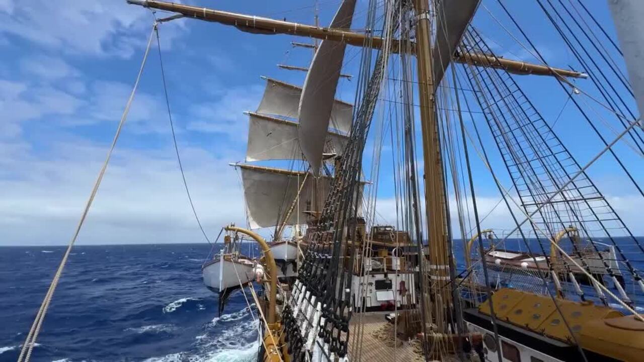 La Amerigo Vespucci fa tappa a New York per celebrare i 250 anni di indipendenza degli Stati Uniti, il video
