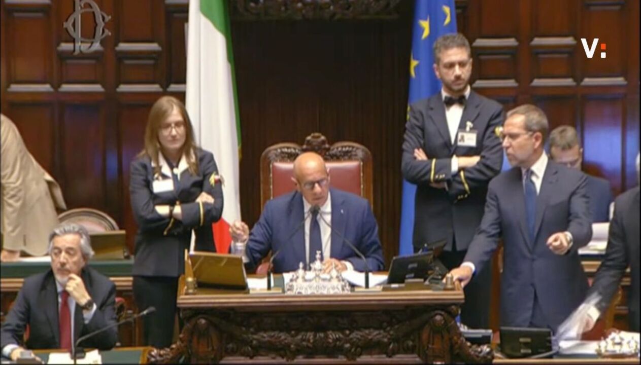 legge elettorale l esultanza delle opposizioni alla camera dopo la bocciatura delle preferenze boato in aula da Virgilio.it legge elettorale l esultanza delle opposizioni alla camera dopo la bocciatura delle preferenze boato in aula