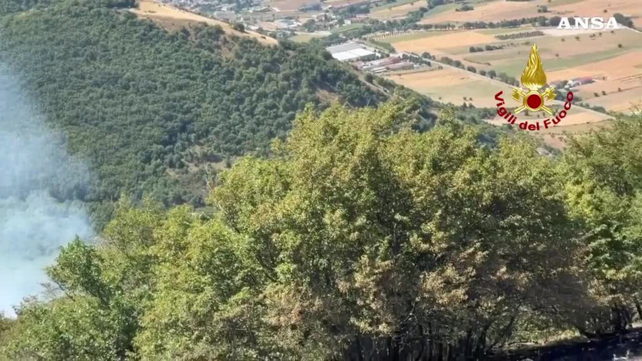 le immagini del monte cucco che brucia tre incendi devastano il parco si sospetta la mano dei piromani da Virgilio.it le immagini del monte cucco che brucia tre incendi devastano il parco si sospetta la mano dei piromani