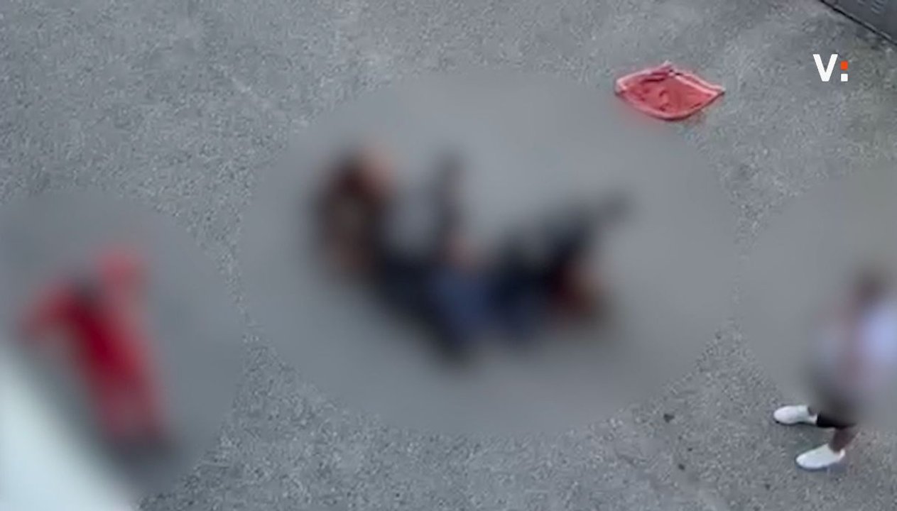 Abderrahim Fakir morto a Bologna, il video mentre è bloccato dai poliziotti: le grida "aiuto", poi il silenzio