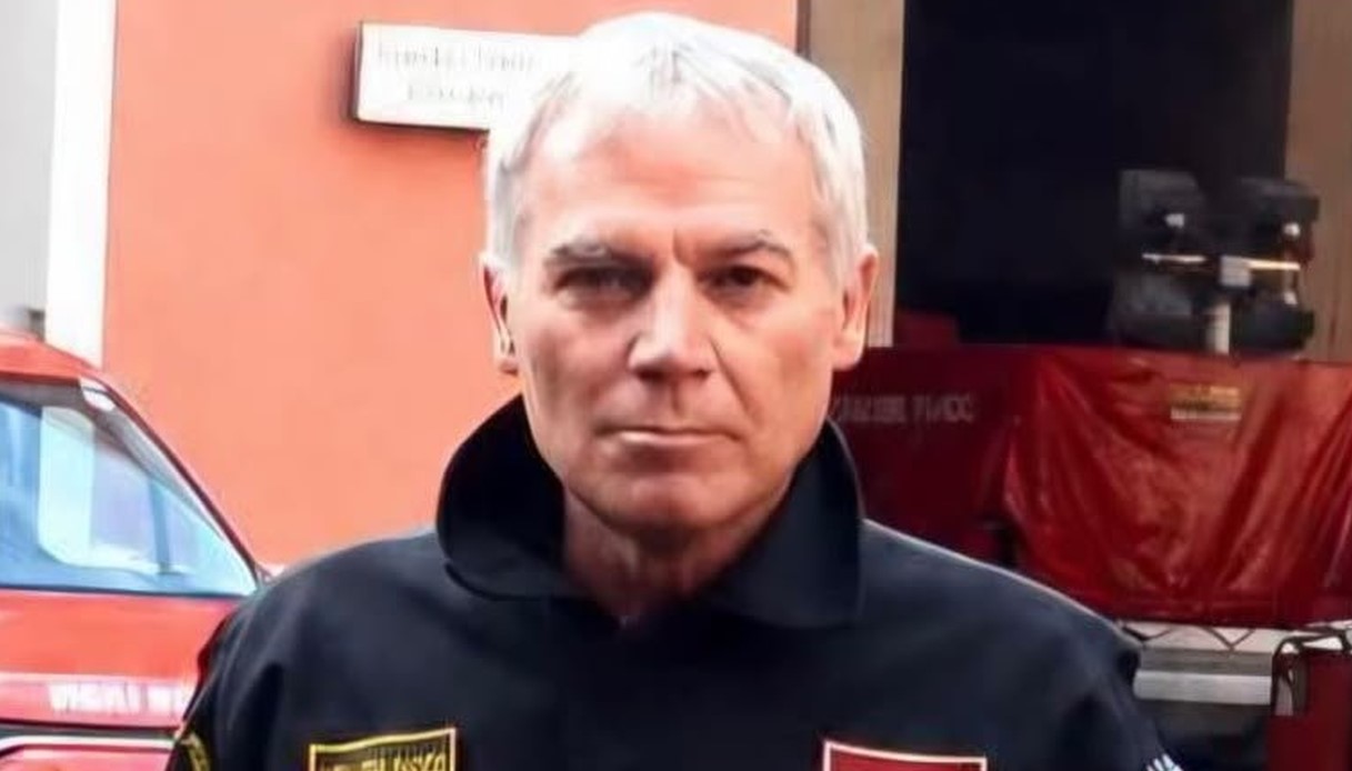 vigile del fuoco alessandro march236 morto nell incendio a san cataldo dopo un malore ricoverato un collega da Virgilio.it vigile del fuoco alessandro march236 morto nell incendio a san cataldo dopo un malore ricoverato un collega