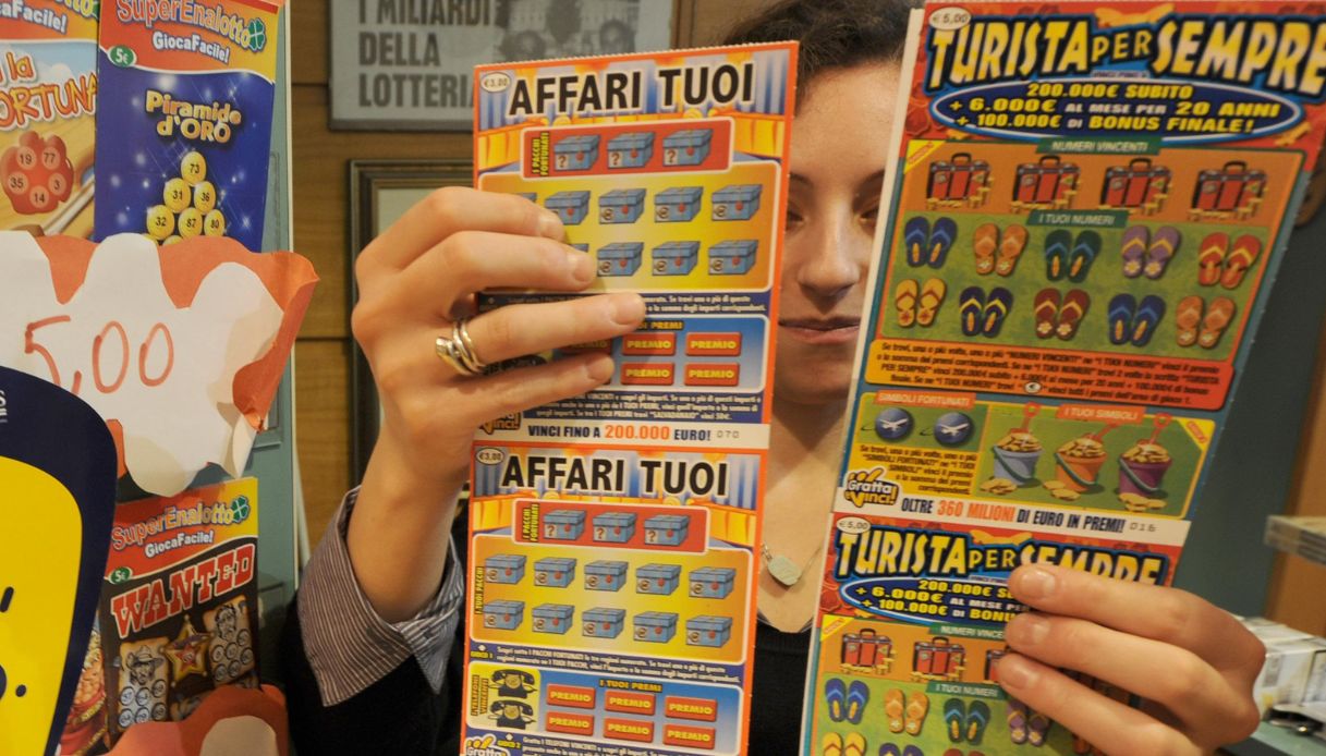 https://wips.plug.it/cips/notizie.virgilio.it/cms/2026/07/vincita-gratta-e-vinci-peseggia-bar-luna.jpg