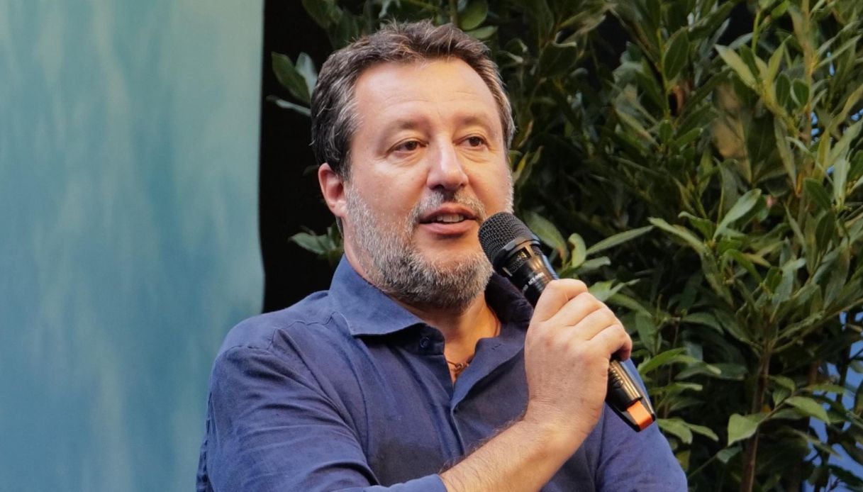 https://wips.plug.it/cips/notizie.virgilio.it/cms/2026/08/aeroporto-catania-etna-eruzione-salvini.jpg