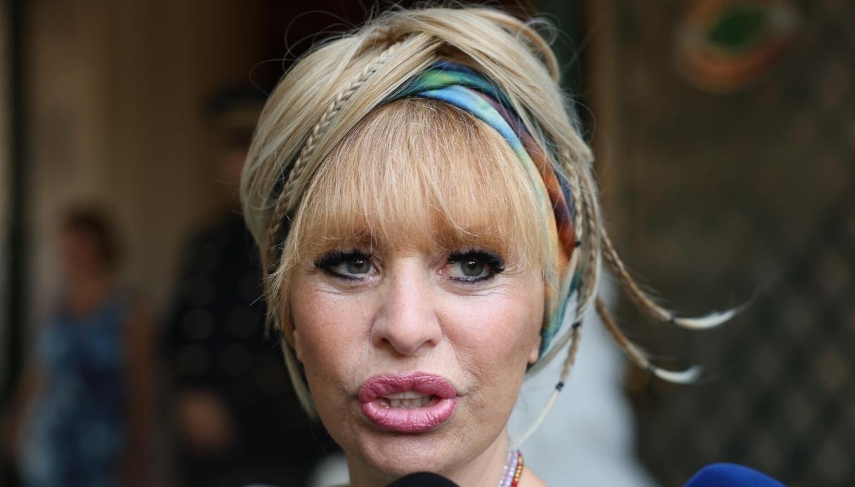 alessandra mussolini a uomini e donne come nuova opinionista il video dell annuncio da Virgilio.it alessandra mussolini a uomini e donne come nuova opinionista il video dell annuncio