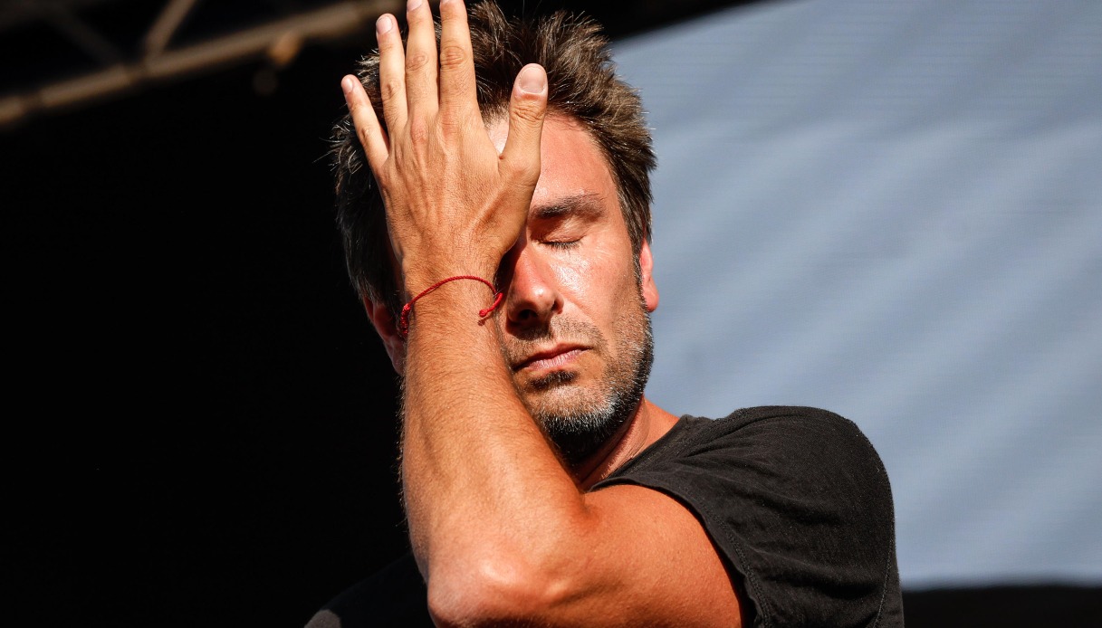 https://wips.plug.it/cips/notizie.virgilio.it/cms/2026/08/alessandro-di-battista-cuba.jpg