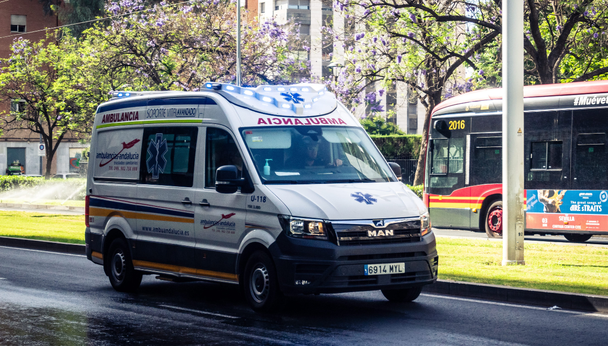 https://wips.plug.it/cips/notizie.virgilio.it/cms/2026/08/ambulanza.png