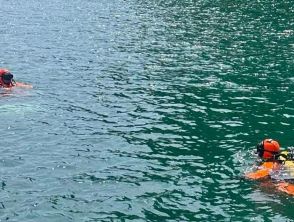 Dispersa nel lago del Segrino, bagnante lascia gli effetti personali sulla spiaggia e sparisce