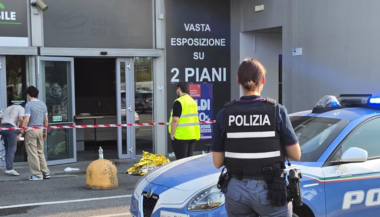 https://wips.plug.it/cips/notizie.virgilio.it/cms/2026/08/brescia-accoltellata-donna-campo-grande-polizia.jpg