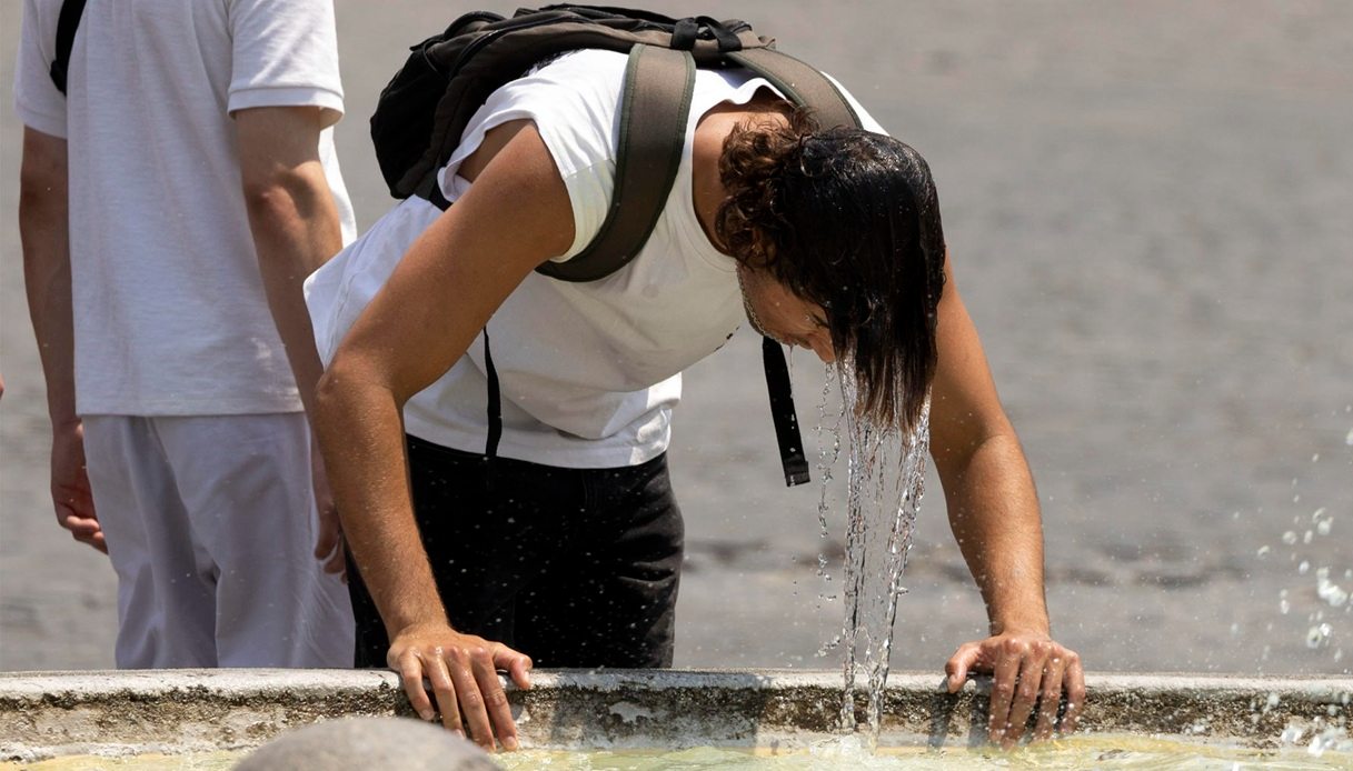 https://wips.plug.it/cips/notizie.virgilio.it/cms/2026/08/caldo-stress-ondate.jpg