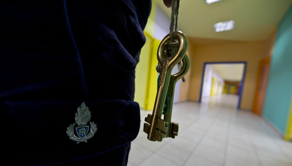 https://wips.plug.it/cips/notizie.virgilio.it/cms/2026/08/casal-del-marmo-torture-agenti.jpg