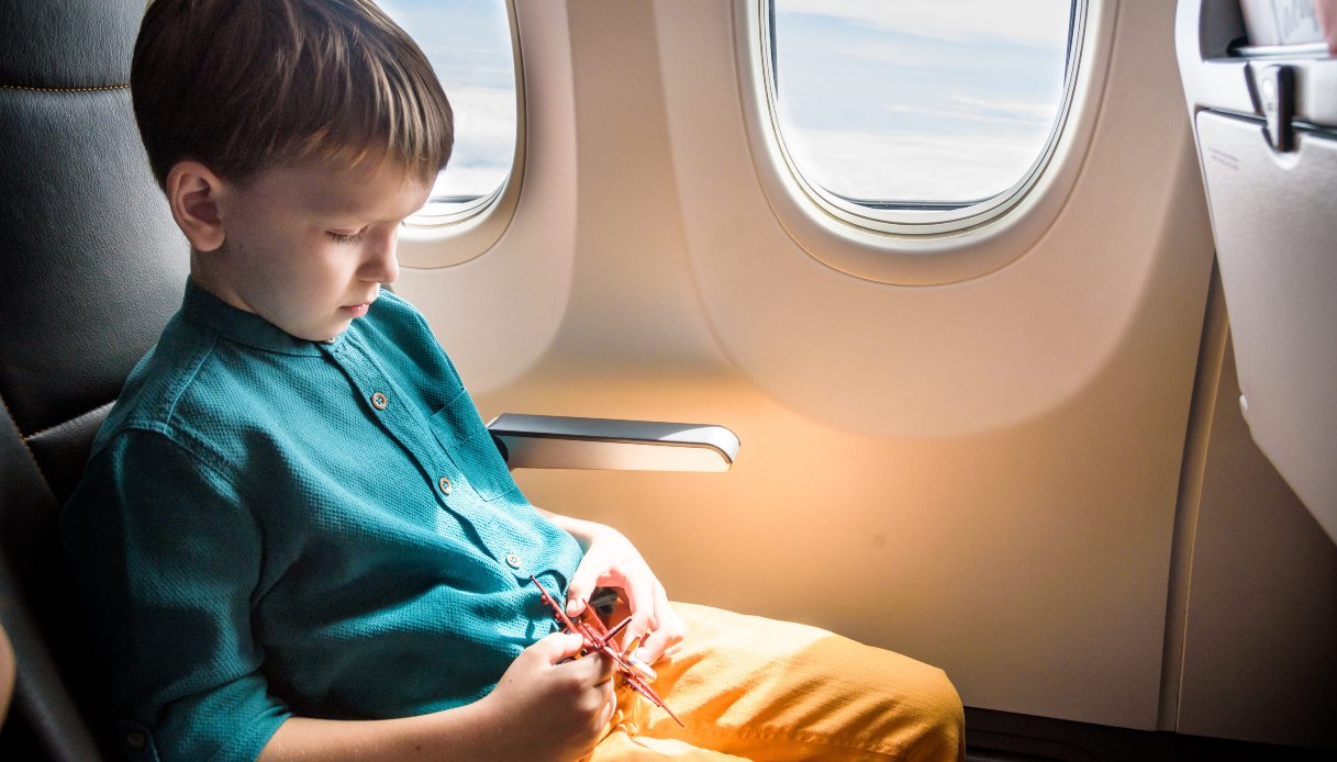 https://wips.plug.it/cips/notizie.virgilio.it/cms/2026/08/cintura-decollo-aereo-volo-cancellato.jpg