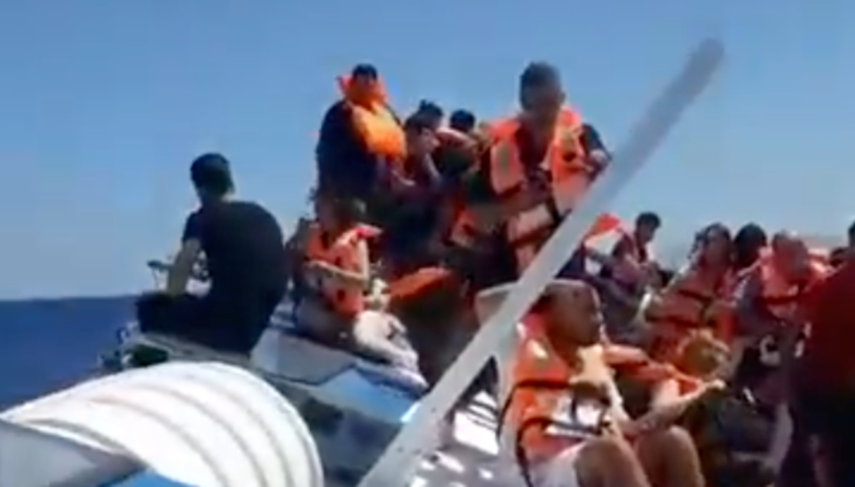 traghetto si ribalta a cipro nord con 267 persone a bordo per un infiltrazione d acqua ci sono delle vittime da Virgilio.it traghetto si ribalta a cipro nord con 267 persone a bordo per un infiltrazione d acqua ci sono delle vittime