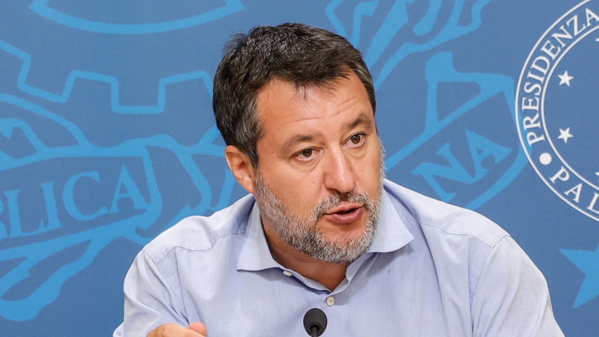 codice della strada il dietrofront di salvini nessuna limitazione per gli over 85 spunta multa per i pedoni da Virgilio.it codice della strada il dietrofront di salvini nessuna limitazione per gli over 85 spunta multa per i pedoni