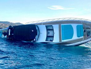 Costa Smeralda, yacht da 8 milioni di euro affonda a Porto Cervo: a bordo 14 persone, nessun ferito