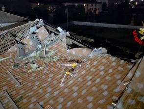 Cremona devastata dalla tromba d'aria, pesanti danni a tetti, auto, chiese e palazzo comunale