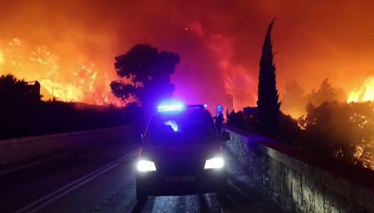 grave incendio a lokva rogoznica in croazia numerosi feriti e turisti in fuga dalle fiamme da Virgilio.it grave incendio a lokva rogoznica in croazia numerosi feriti e turisti in fuga dalle fiamme