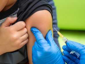 Difterite, vaccinazioni in crisi: perché si sottovaluta il rischio e i vaccini 