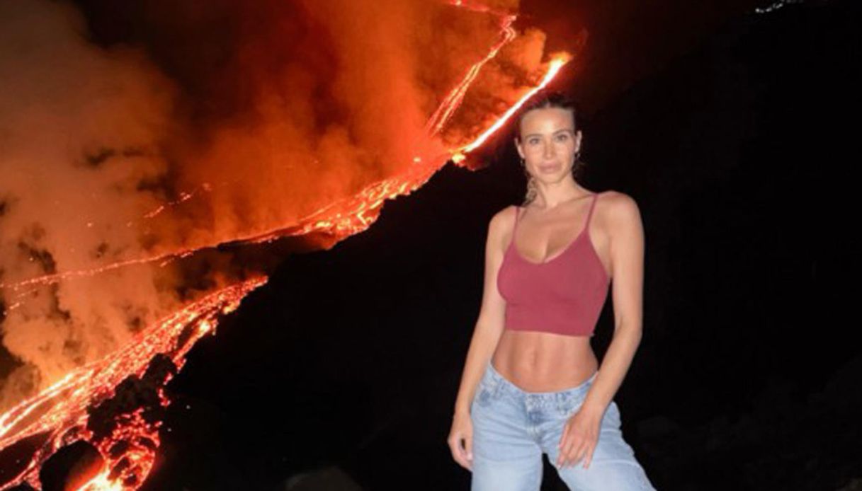 https://wips.plug.it/cips/notizie.virgilio.it/cms/2026/08/diletta-leotta-etna-eruzione.jpg