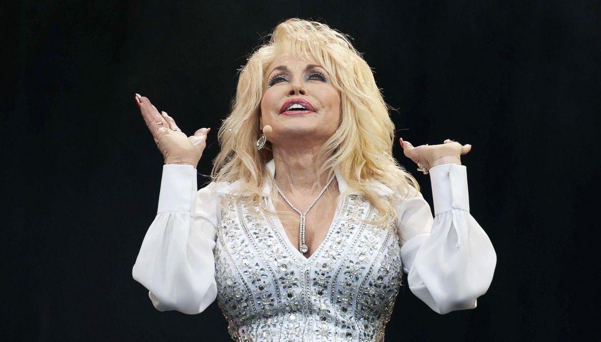 https://wips.plug.it/cips/notizie.virgilio.it/cms/2026/08/dolly-parton-morta.jpg