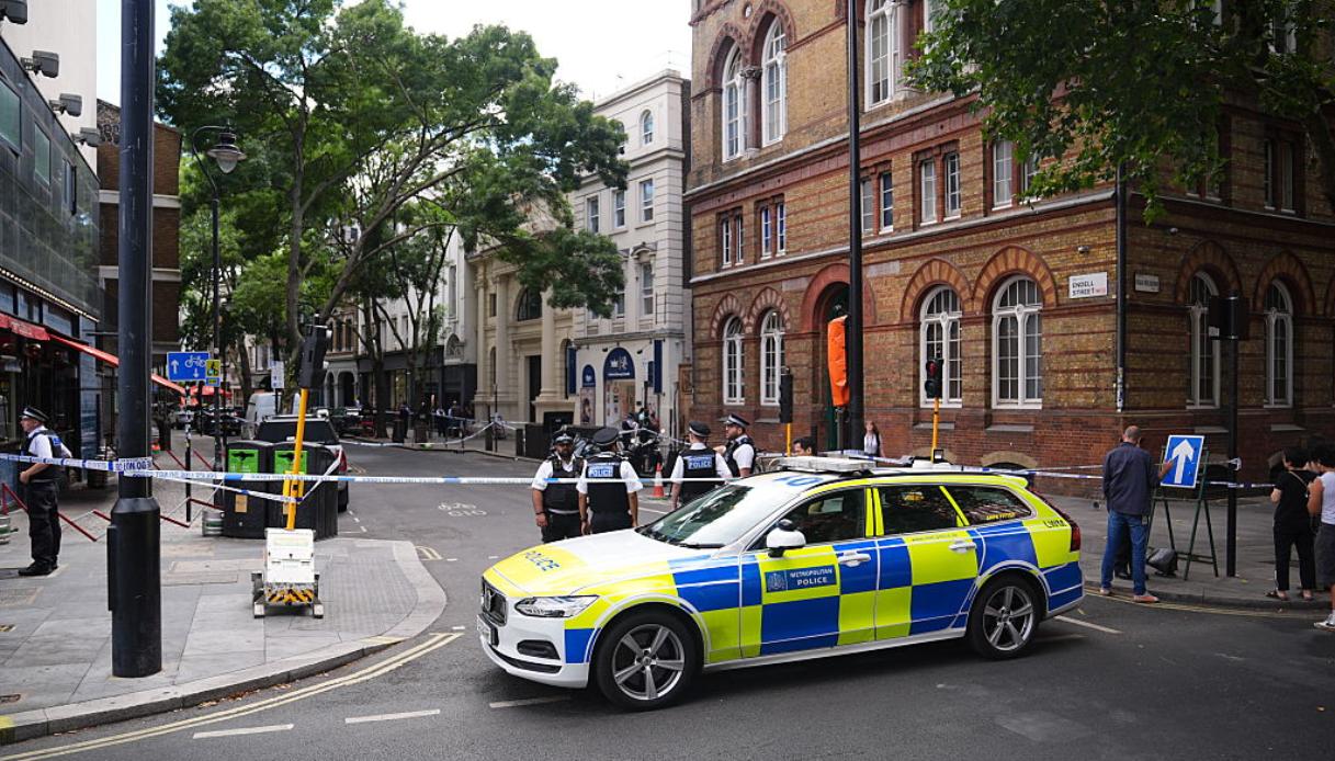 https://wips.plug.it/cips/notizie.virgilio.it/cms/2026/08/donna-arrestata-londra-covent-garden-uomini-accoltellati.jpg
