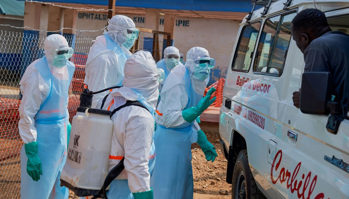 https://wips.plug.it/cips/notizie.virgilio.it/cms/2026/08/ebola-congo-virologo-virus-diffusione.jpg