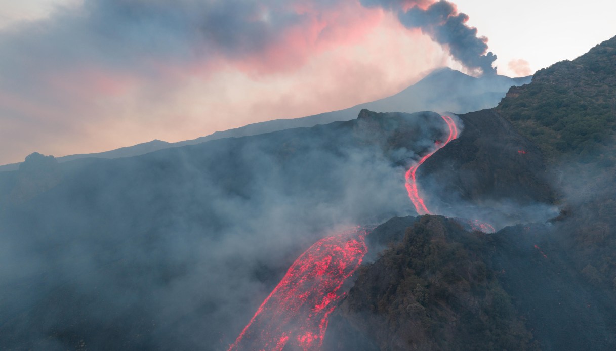eruzione dell8217etna tra voli sospesi e possibili problemi di salute i rischi per anziani e bambini da Virgilio.it eruzione dell8217etna tra voli sospesi e possibili problemi di salute i rischi per anziani e bambini