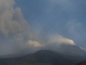 Eruzione dell'Etna, caos agli aeroporti di Catania e Comiso per i voli sospesi e spazio aereo chiuso
