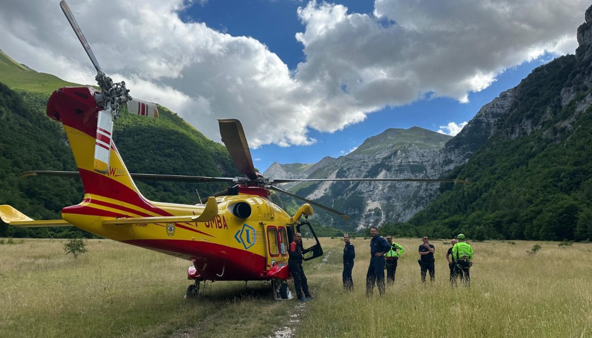 https://wips.plug.it/cips/notizie.virgilio.it/cms/2026/08/escursionista-incidente-montagna.jpg