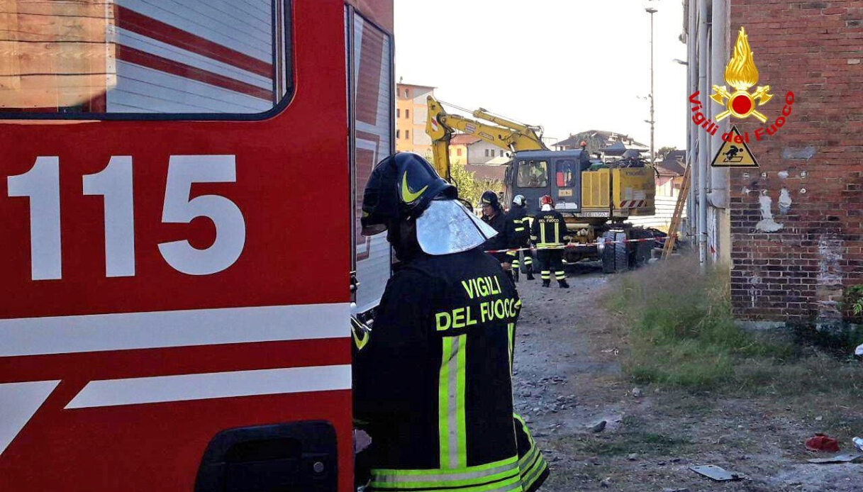 esplosione in una palazzina di quattro piani a perugia tetto crollato e diverse persone coinvolte da Virgilio.it esplosione in una palazzina di quattro piani a perugia tetto crollato e diverse persone coinvolte