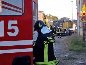 Esplosione in una palazzina di quattro piani a Perugia, tetto crollato e diverse persone coinvolte
