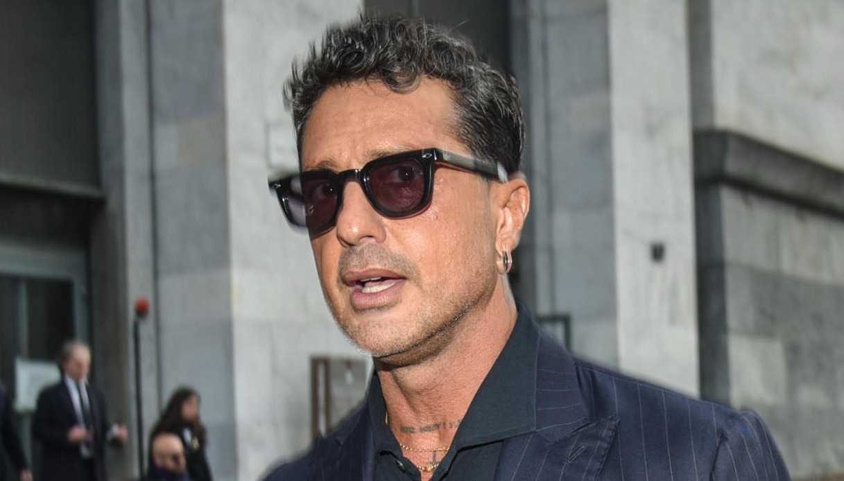 https://wips.plug.it/cips/notizie.virgilio.it/cms/2026/08/fabrizio-corona-palio-ministero-agricoltura.jpg