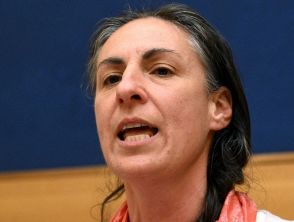 Famiglia nel bosco, Catherine Birmingham presenta il suo libro mentre si attende il ricongiungimento