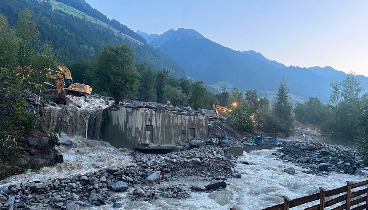 https://wips.plug.it/cips/notizie.virgilio.it/cms/2026/08/frana-valle-aurina-alto-adige-120-evacuati-video-foto.jpg