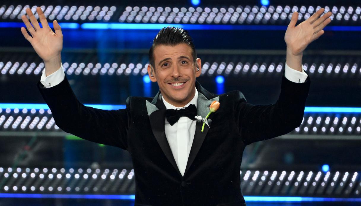 Malore per Francesco Gabbani durante il concerto a Letojanni, come sta il cantante: "La salute prima di tutto"