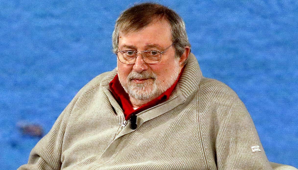 https://wips.plug.it/cips/notizie.virgilio.it/cms/2026/08/francesco-guccini-comunista-1.jpg