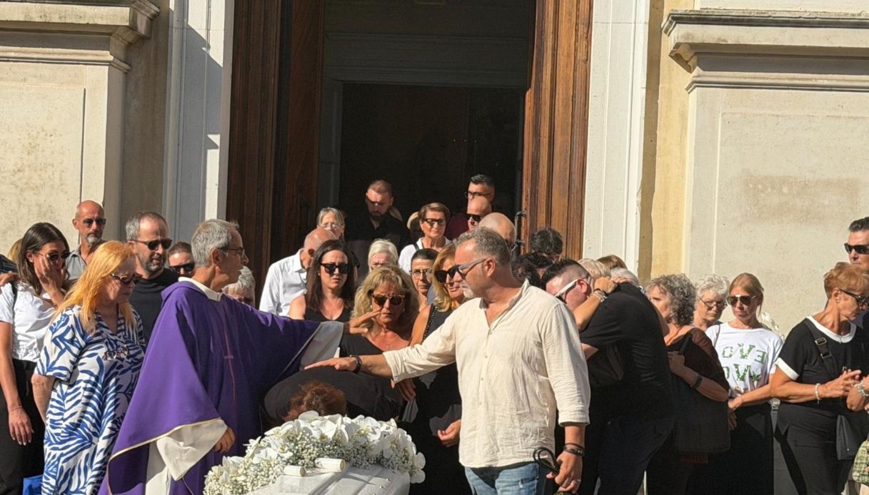 ai funerali di tania terrin il parroco attacca la politica dirotta fondi a favore di armamenti da Virgilio.it ai funerali di tania terrin il parroco attacca la politica dirotta fondi a favore di armamenti