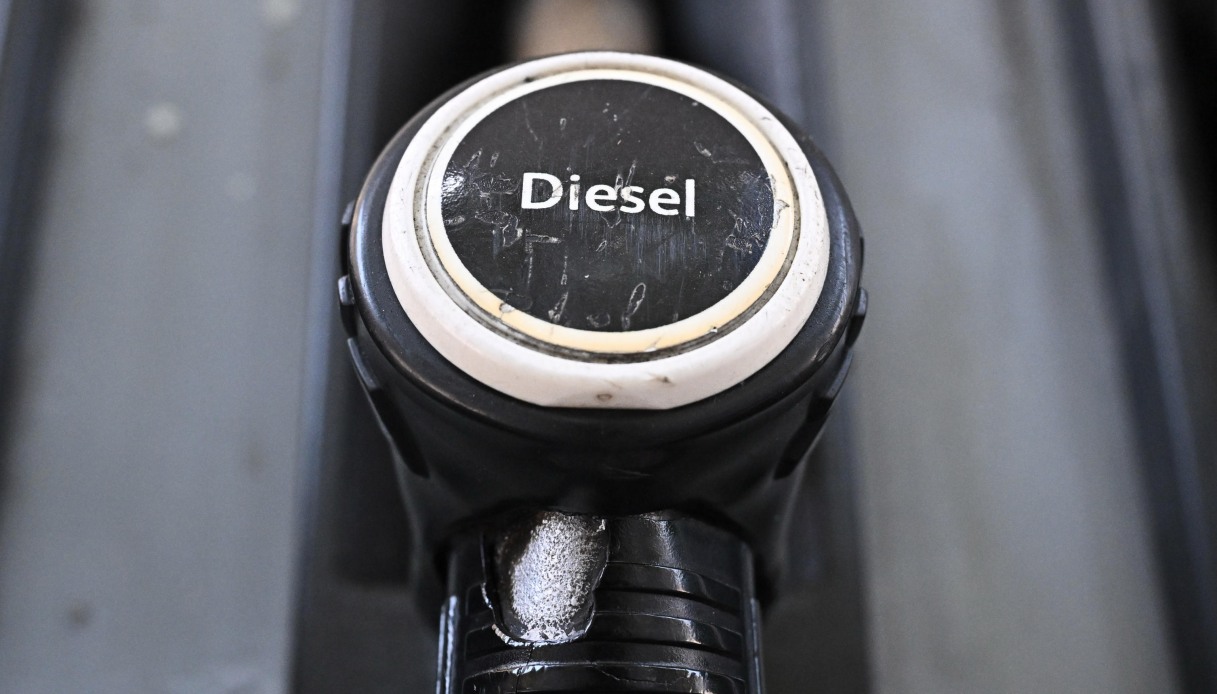 https://wips.plug.it/cips/notizie.virgilio.it/cms/2026/08/gasolio-prezzo-accise.jpg