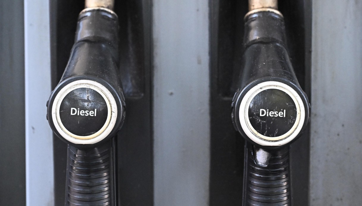 https://wips.plug.it/cips/notizie.virgilio.it/cms/2026/08/gasolio-taglio-accise-agosto.jpg