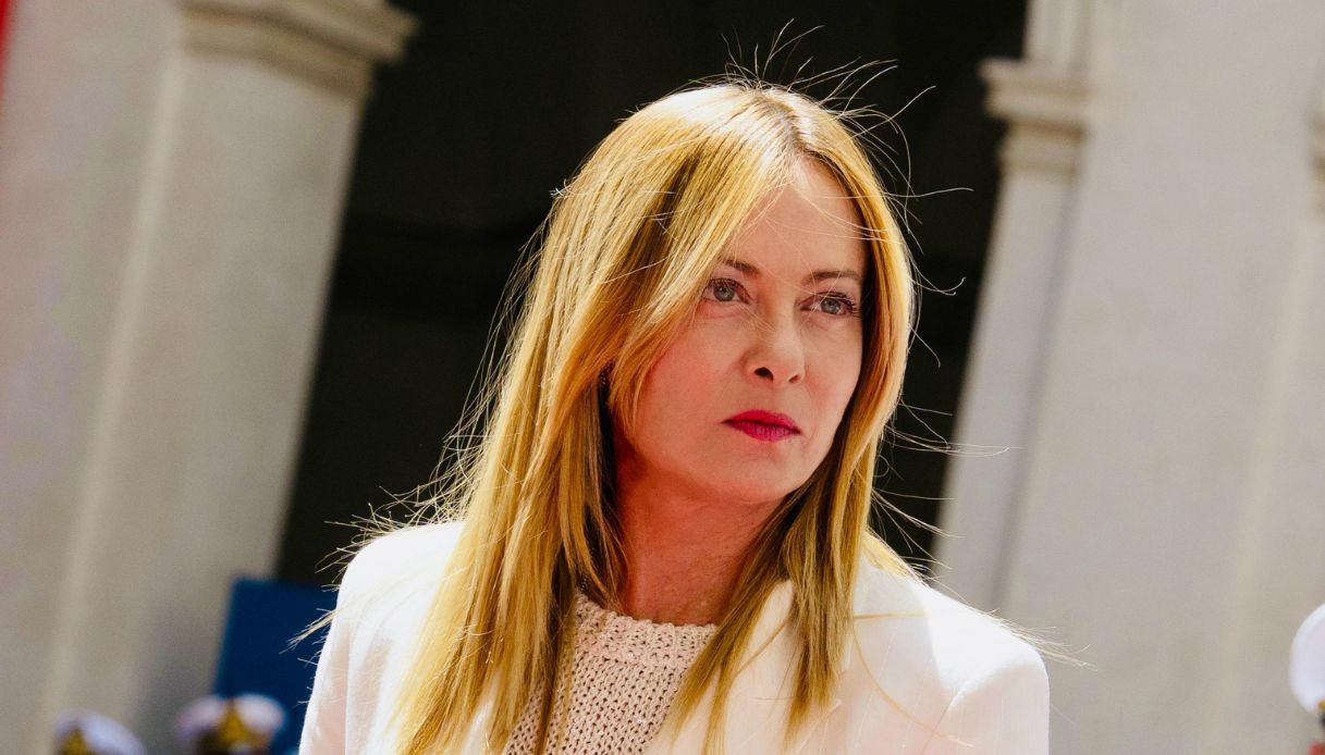 https://wips.plug.it/cips/notizie.virgilio.it/cms/2026/08/giorgia-meloni-giochi-mediterraneo.jpg