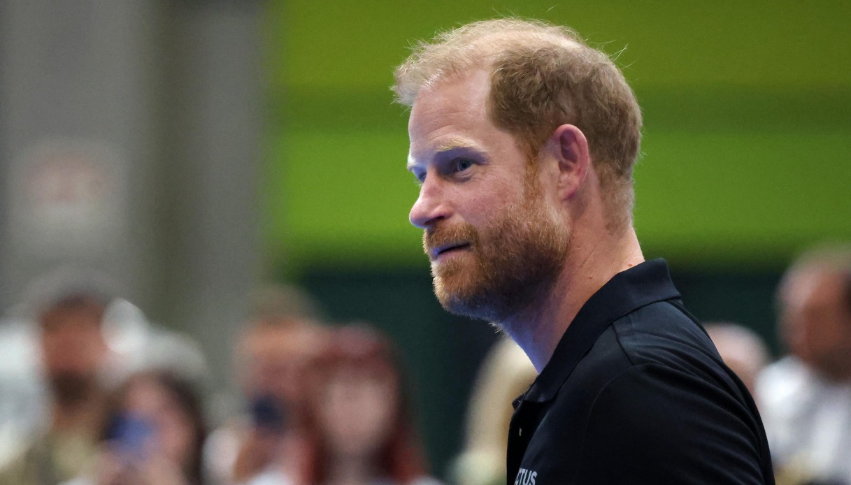 https://wips.plug.it/cips/notizie.virgilio.it/cms/2026/08/harry-daily-mail.jpg