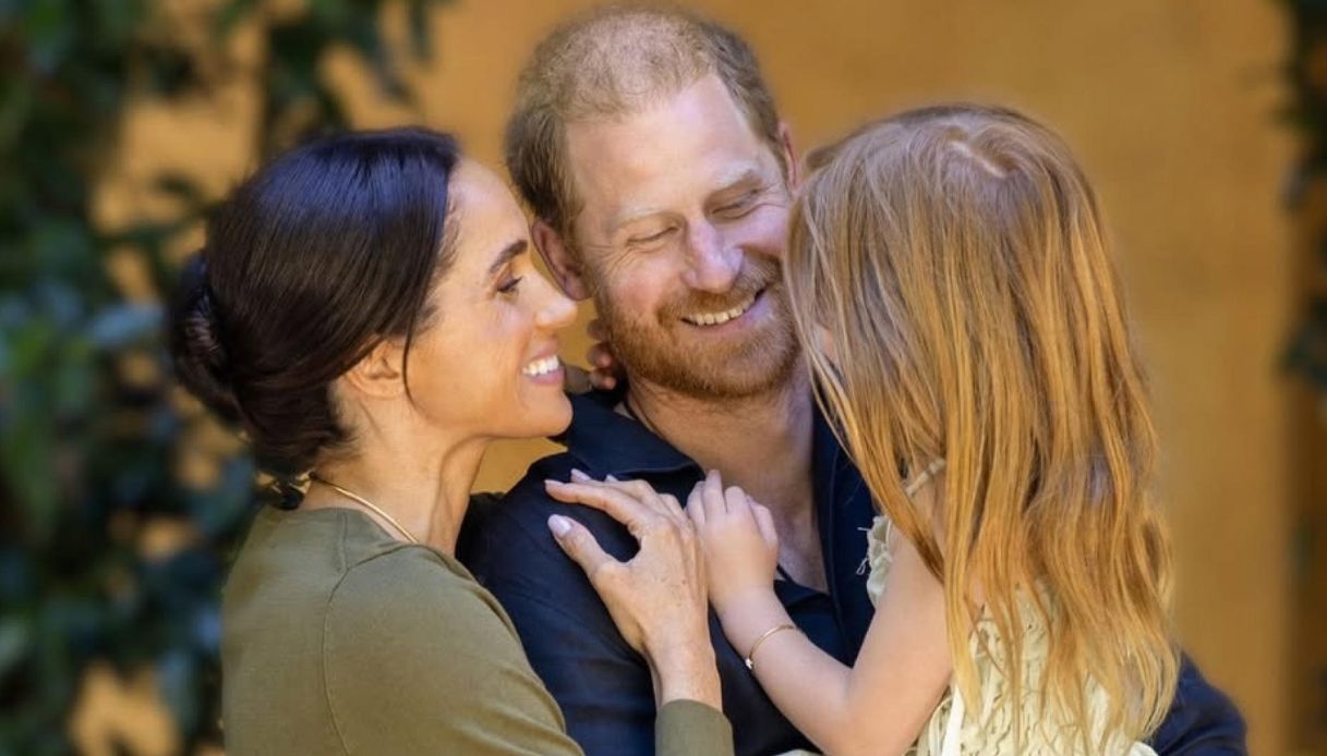 https://wips.plug.it/cips/notizie.virgilio.it/cms/2026/08/harry-e-meghan-ritorno-regno-unito.jpg
