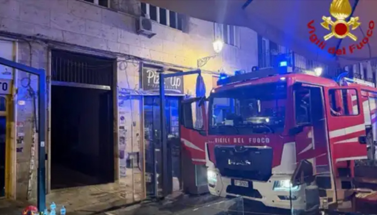 https://wips.plug.it/cips/notizie.virgilio.it/cms/2026/08/incendio-palermo-via-maqueda-palazzo-evacuato.jpg