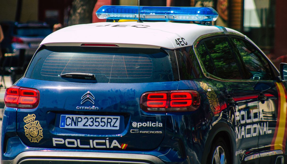https://wips.plug.it/cips/notizie.virgilio.it/cms/2026/08/italiani-aggrediti-barcellona-coma.jpg