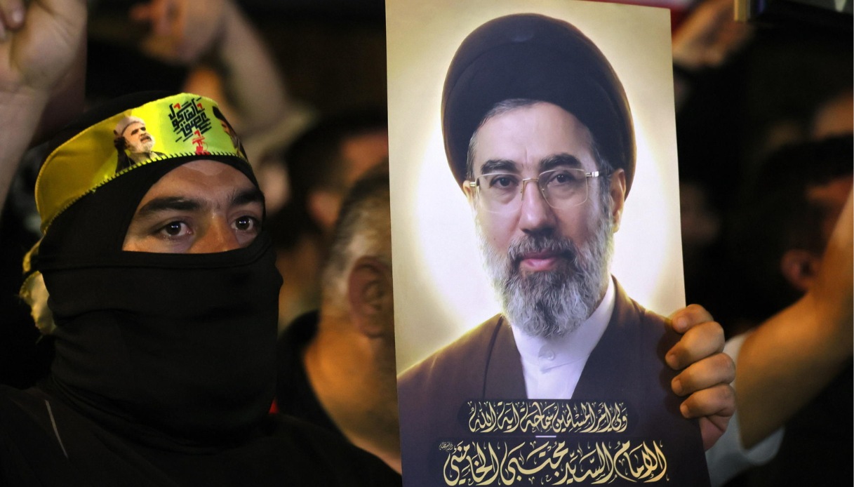 https://wips.plug.it/cips/notizie.virgilio.it/cms/2026/08/khamenei-iran-condizioni-critiche.jpg